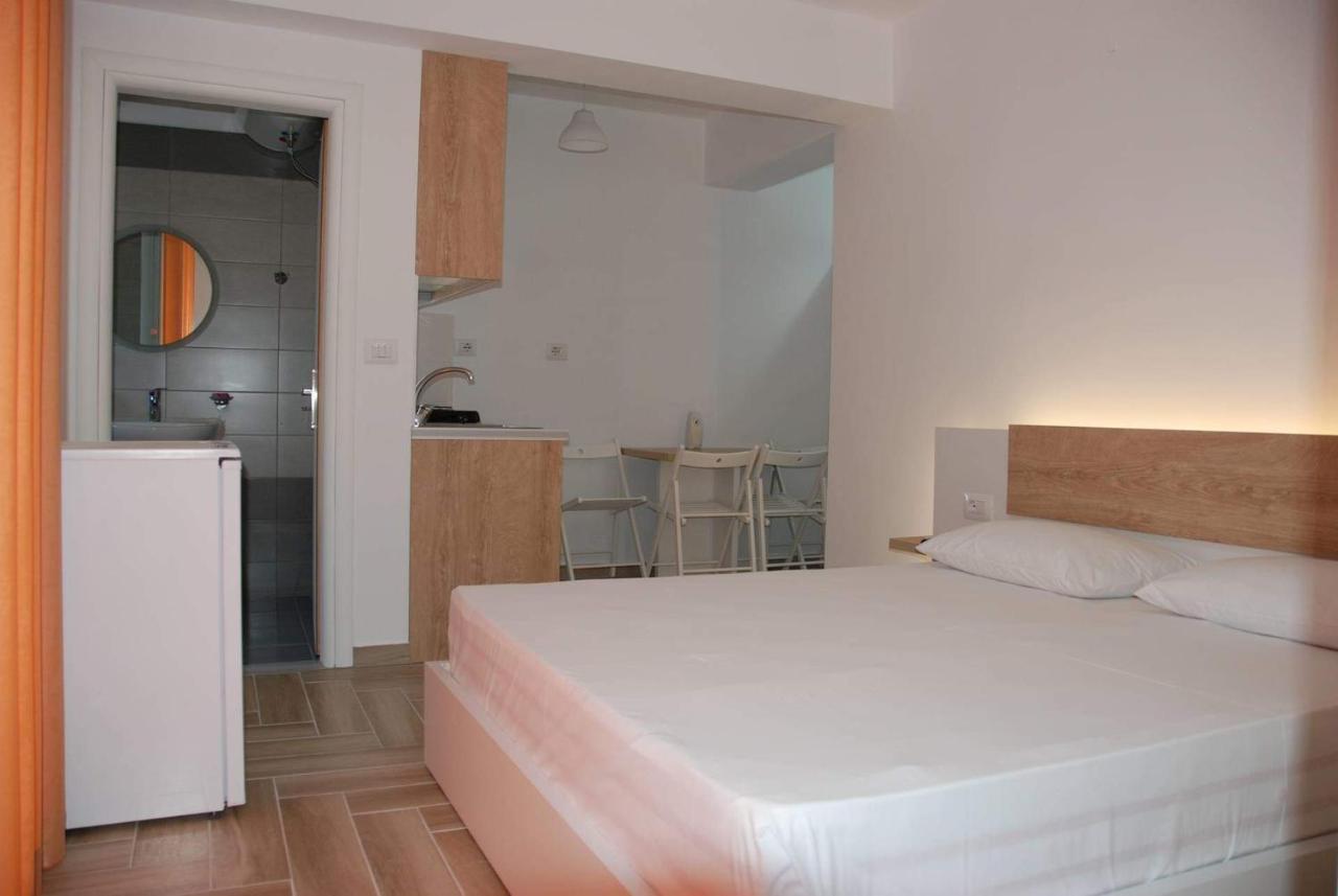 The Hill Apartment Sarandë 外观 照片