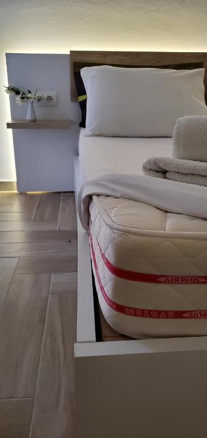 The Hill Apartment Sarandë 外观 照片