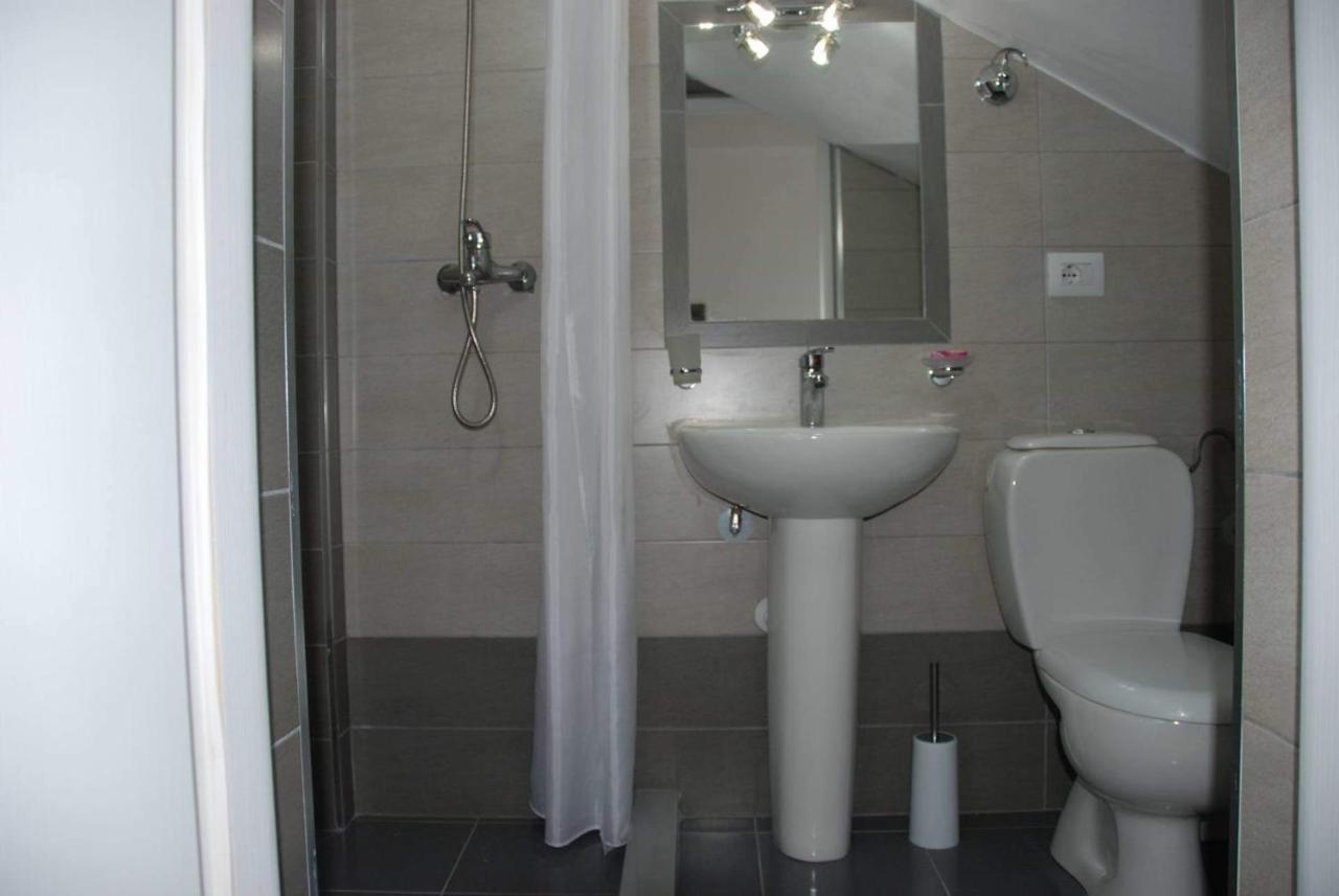 The Hill Apartment Sarandë 外观 照片