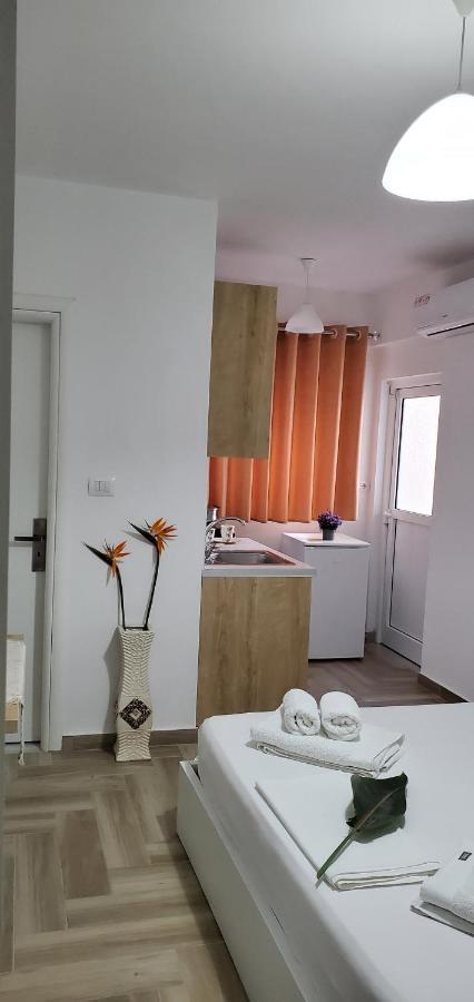 The Hill Apartment Sarandë 外观 照片