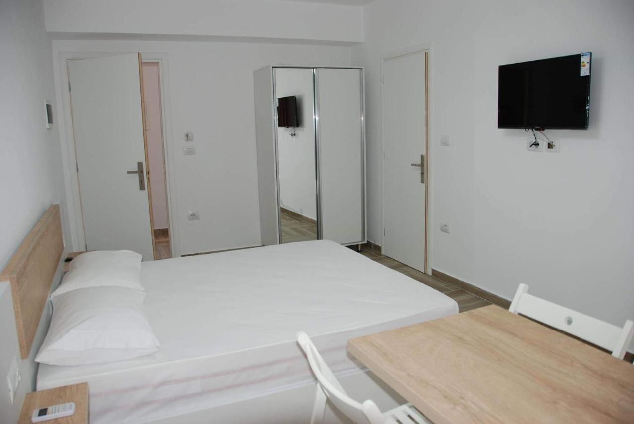 The Hill Apartment Sarandë 外观 照片