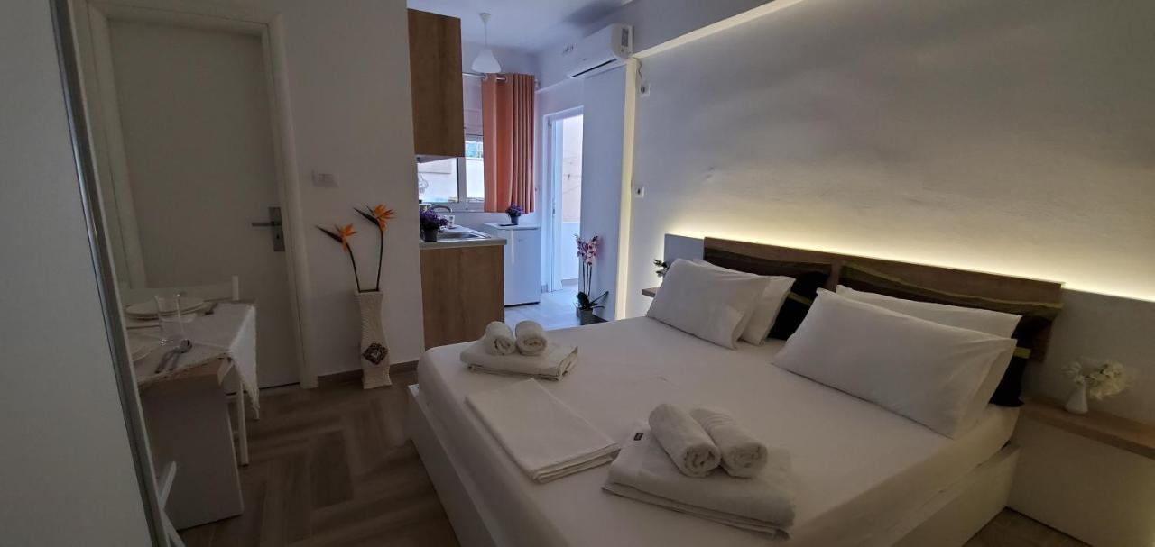 The Hill Apartment Sarandë 外观 照片