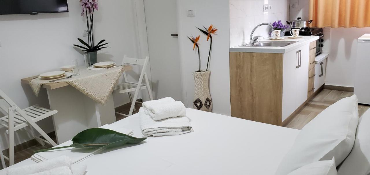 The Hill Apartment Sarandë 外观 照片